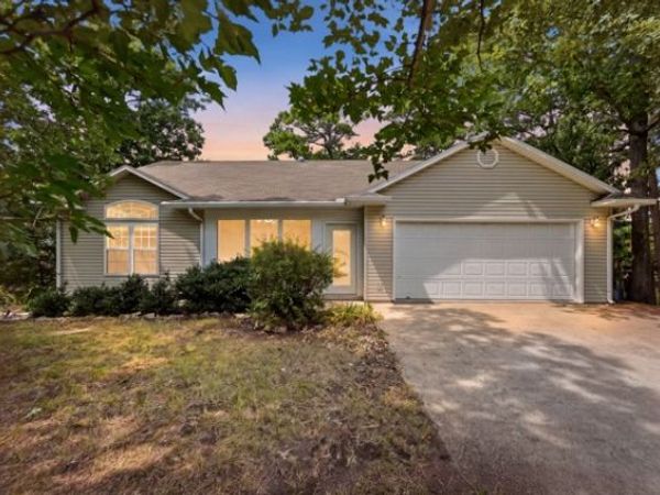 8 Cloud Drive , Eureka Springs, AR 72632