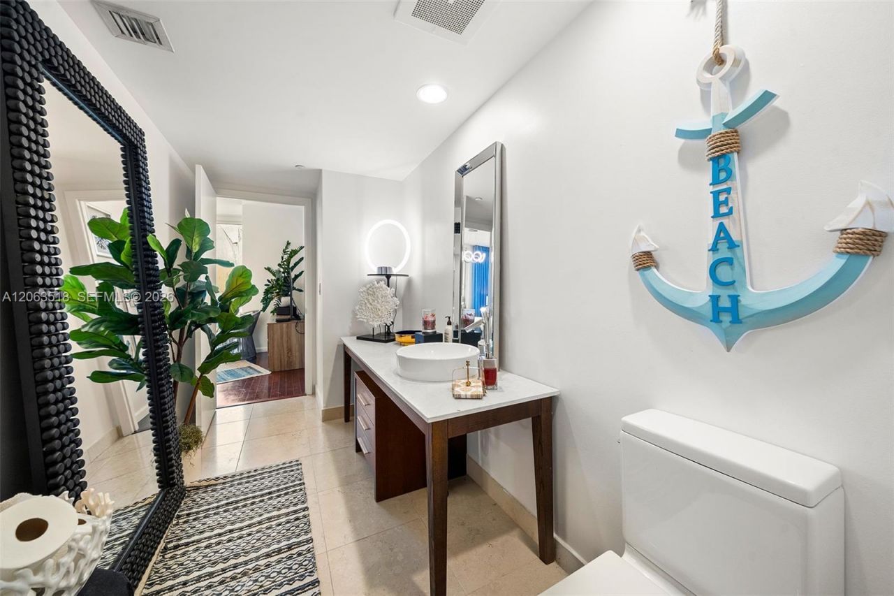 495 Brickell Ave , Unit 1802, Miami, FL 33131 Photo
