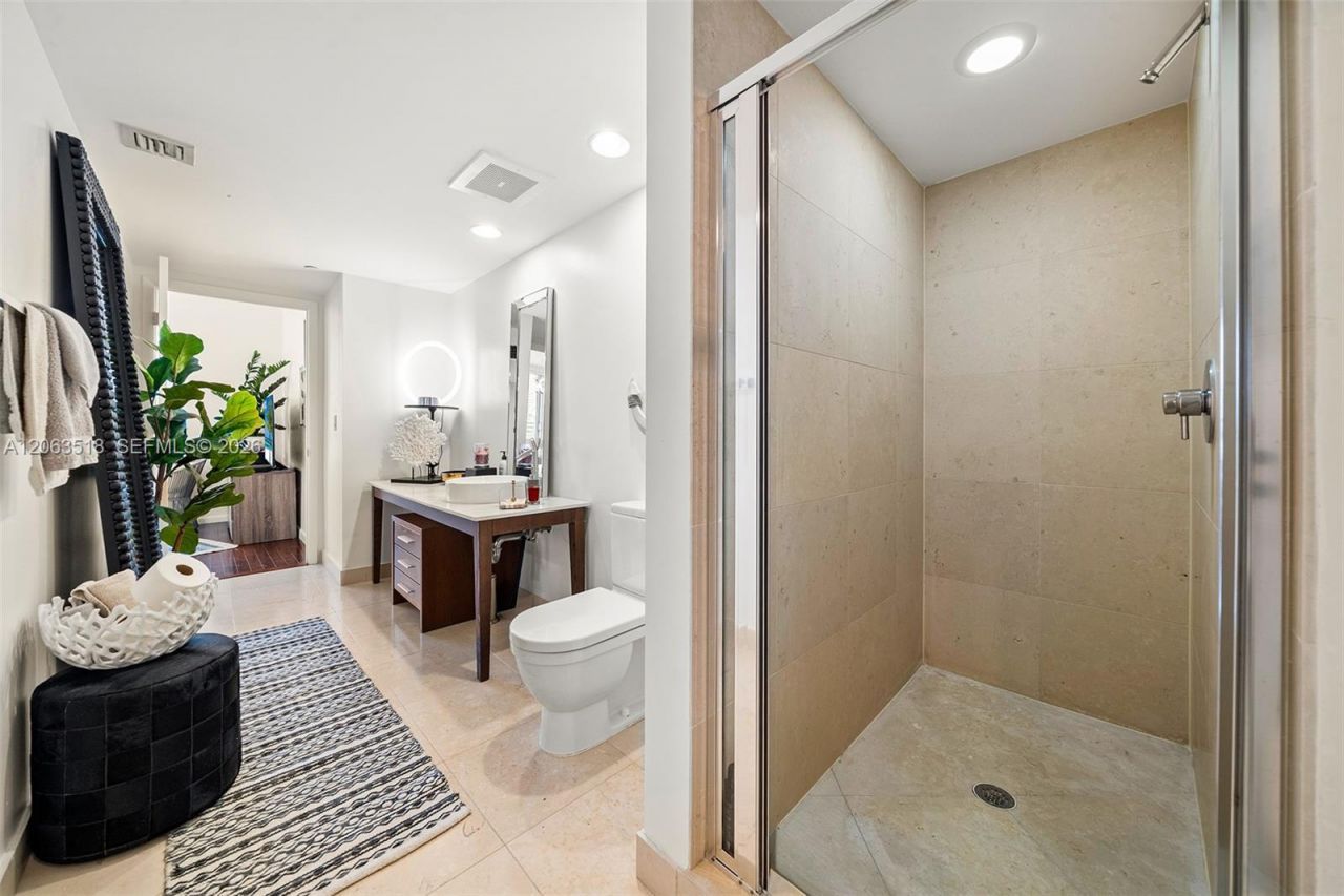 495 Brickell Ave , Unit 1802, Miami, FL 33131 Photo