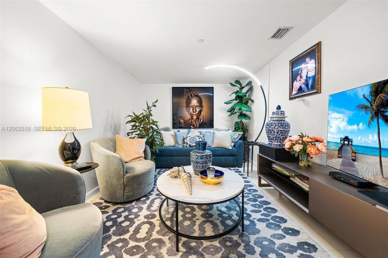 495 Brickell Ave , Unit 1802, Miami, FL 33131 Photo