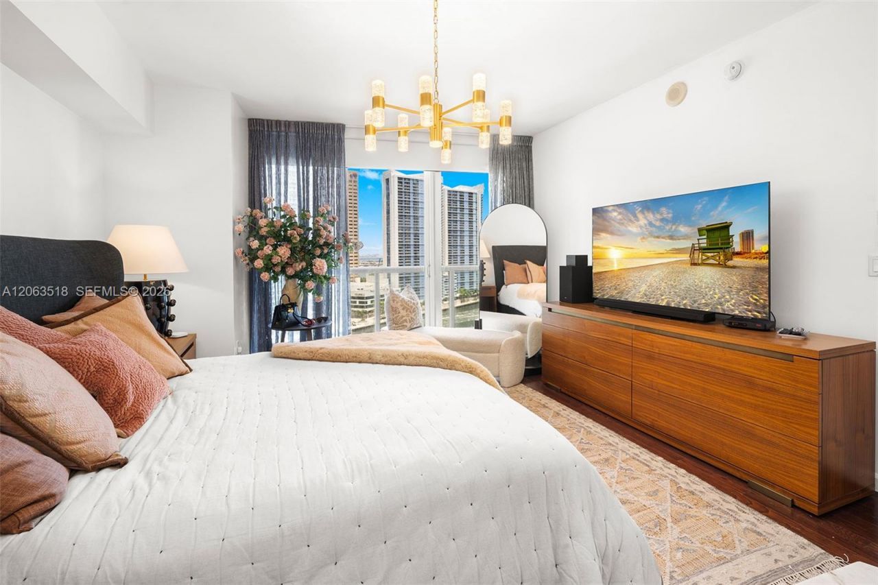 495 Brickell Ave , Unit 1802, Miami, FL 33131 Photo