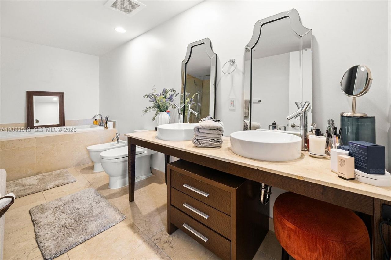495 Brickell Ave , Unit 1802, Miami, FL 33131 Photo