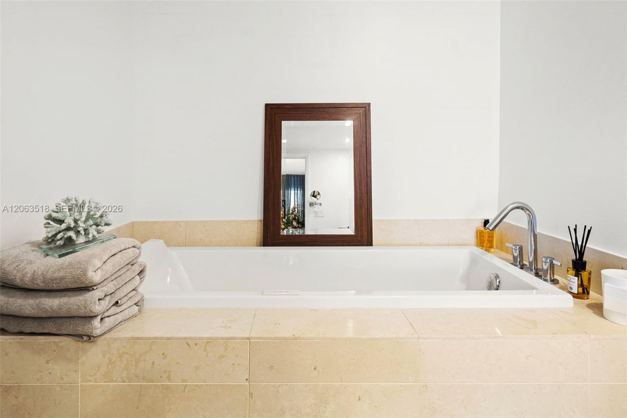 495 Brickell Ave , Unit 1802, Miami, FL 33131 Photo