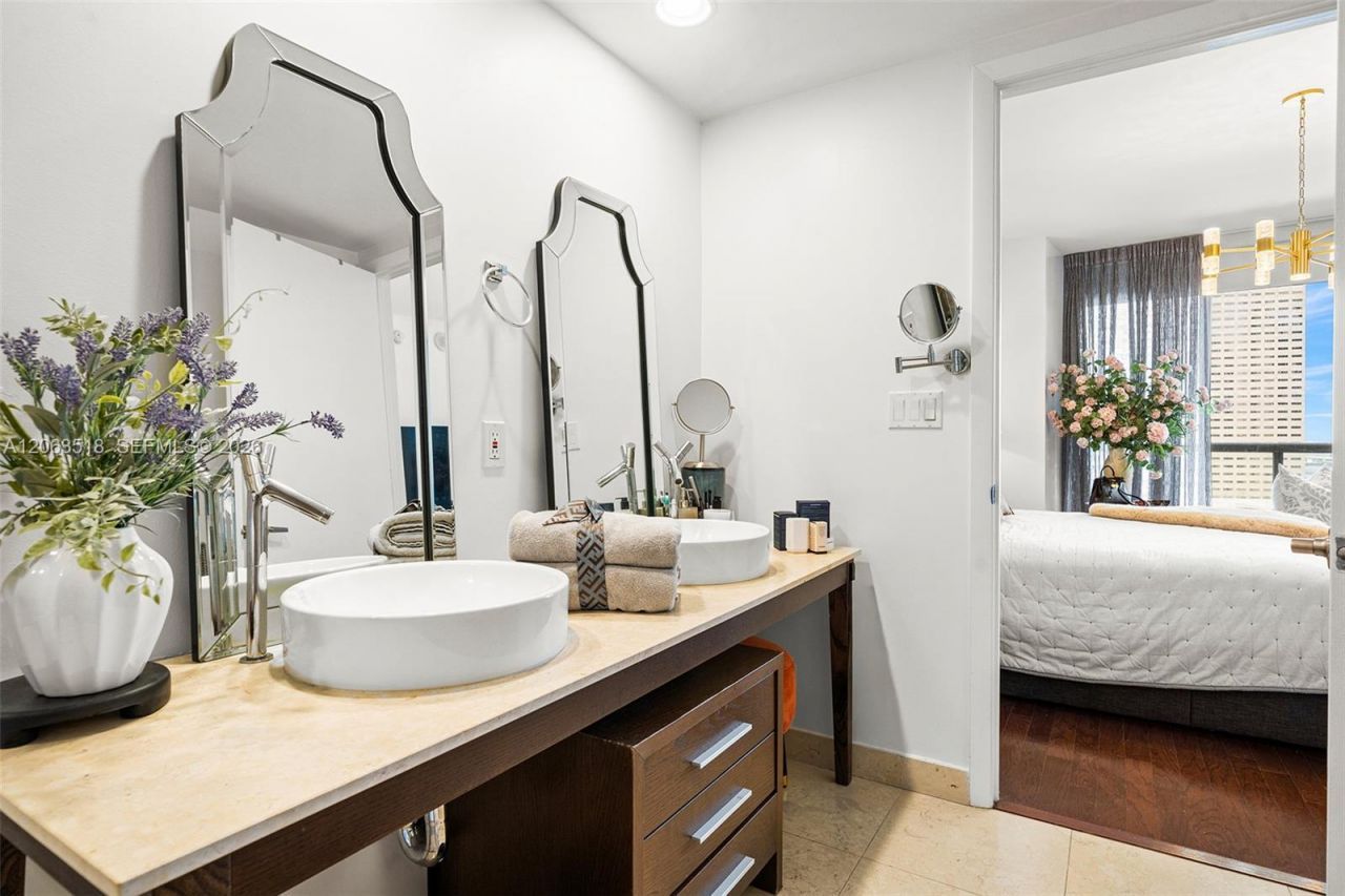 495 Brickell Ave , Unit 1802, Miami, FL 33131 Photo