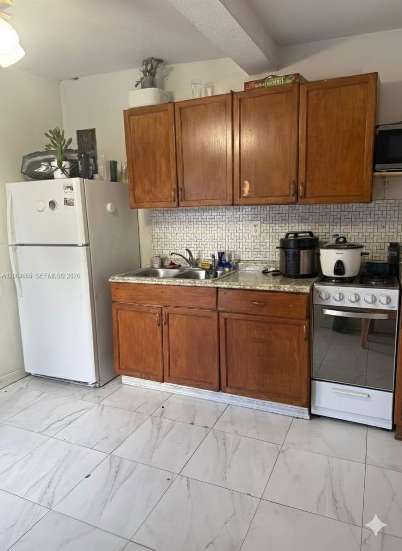 2118 NW 86th St, Miami, FL 33147 Photo
