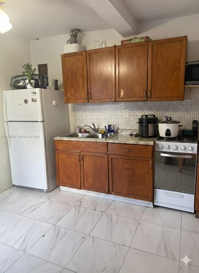 2118 NW 86th St, Miami, FL 33147 Photo