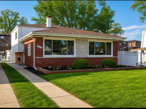 14024 S Saginaw Avenue S, Burnham, IL 60633