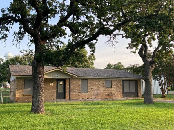 206 E 3rd Street , Tolar, TX 76476