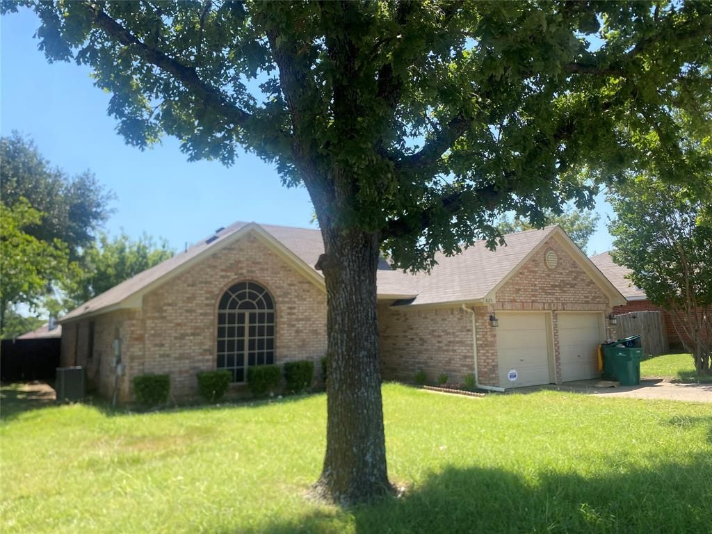 825 Springfield Drive, Cedar Hill, TX 75104 Main Photo