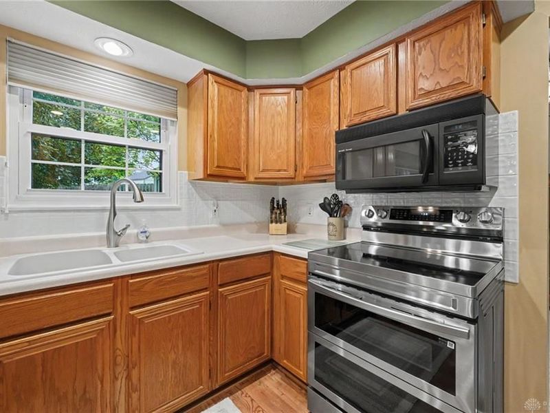340 Royal Wood Court, Vandalia, OH 45377 Photo 4