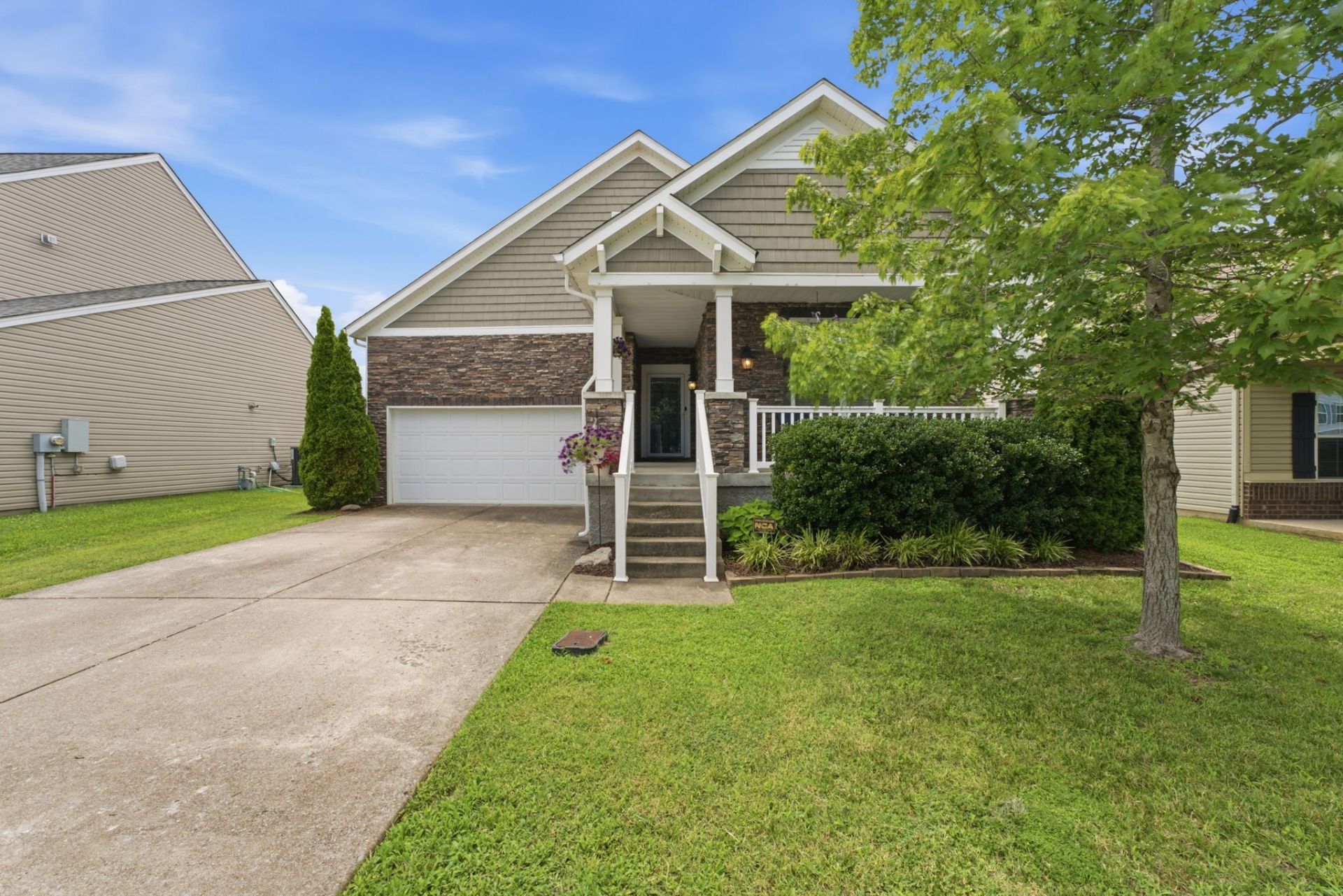 1257 Scarcroft Ln, Nashville, TN 37221 Main Photo