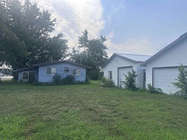 5266 Oak Crest Hill Road Southeast, Riverside, IA 52327