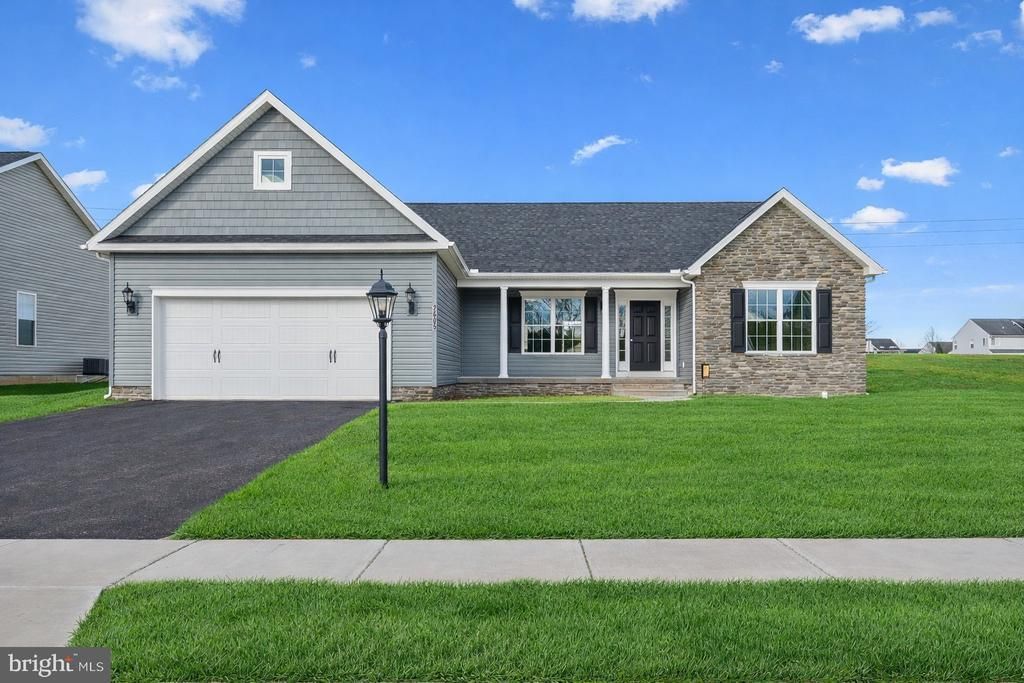 15 Kinzer's Court, Unit 69, Hanover, PA 17331 Main Photo