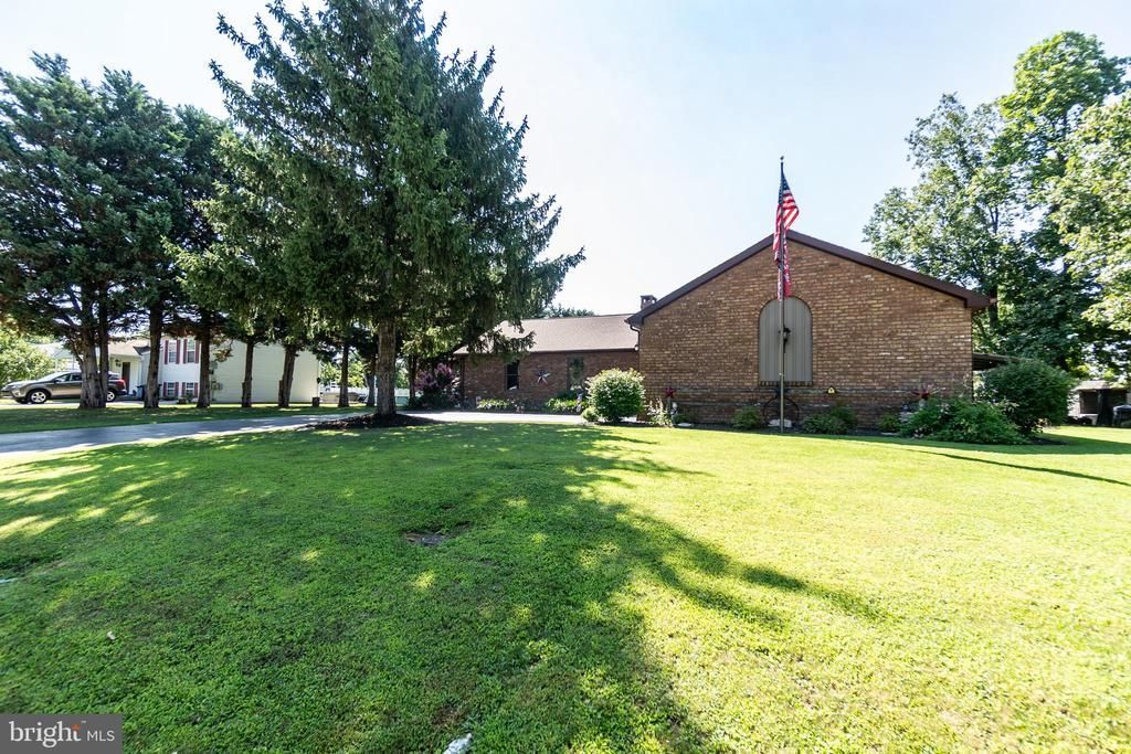 380 MCSHERRY WOODS DRIVE, LITTLESTOWN, PA 17340