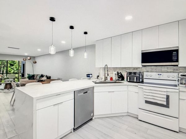 21362 JUEGO Circle, Unit 33D, Boca Raton, FL 33433