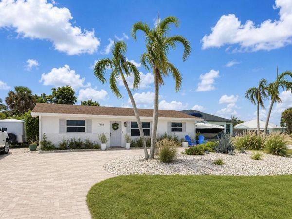 7686 SE HILLTOP Terrace, Hobe Sound, FL 33455