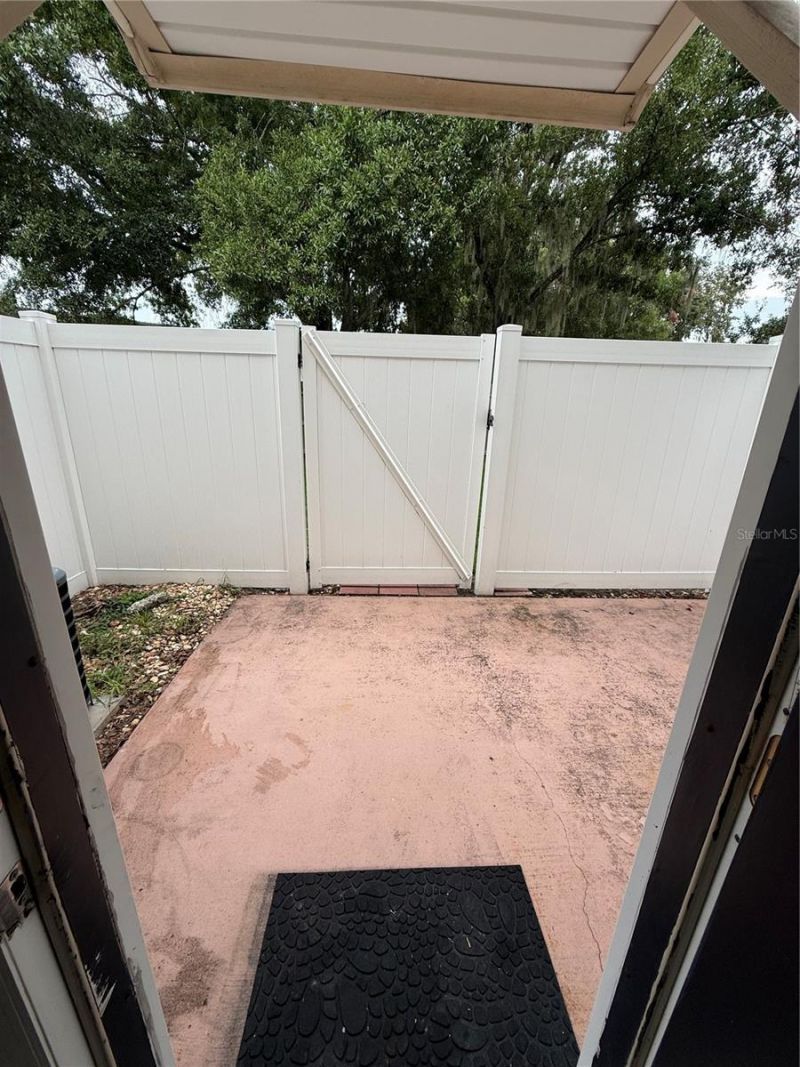 2302 Maki Road, Unit 40, Plant City, FL 33563 Photo