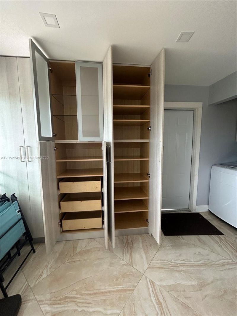 329 SE 3rd St, Unit 502S, Hallandale Beach, FL 33009 Photo