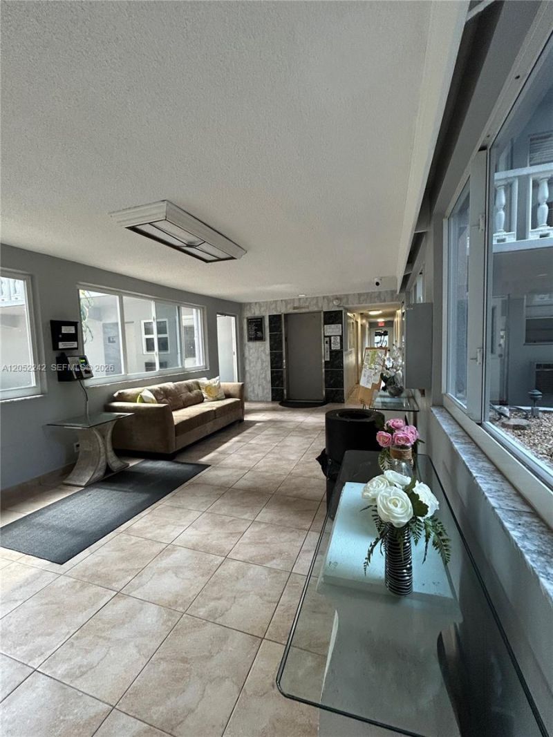 329 SE 3rd St, Unit 502S, Hallandale Beach, FL 33009 Photo