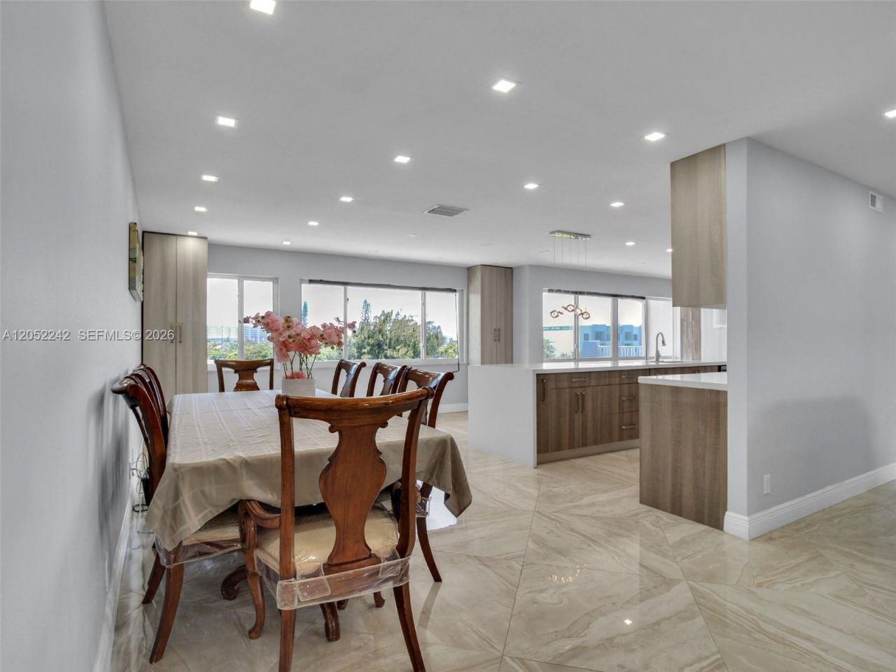 329 SE 3rd St, Unit 502S, Hallandale Beach, FL 33009 Photo