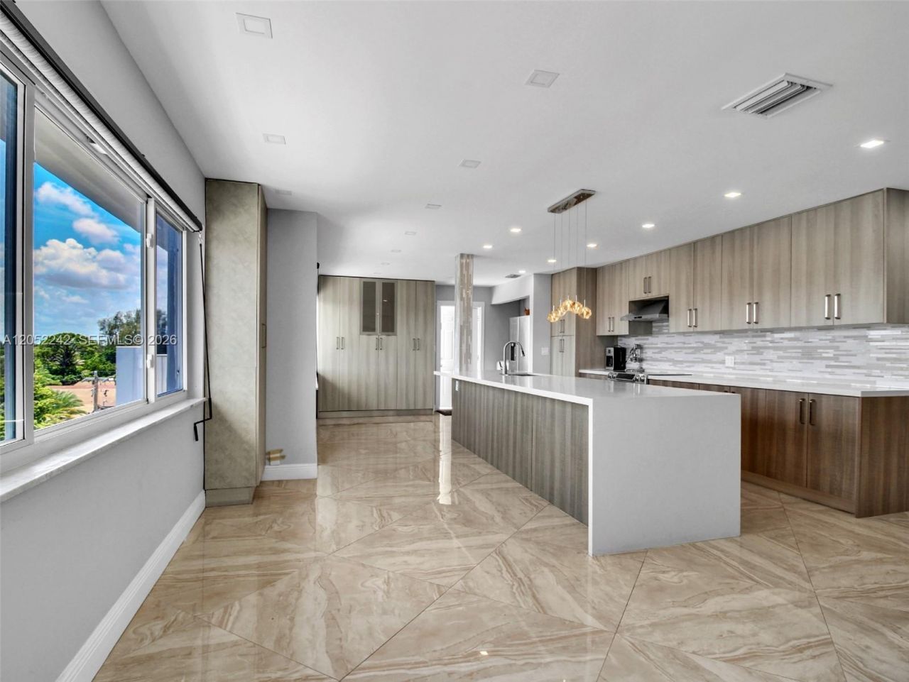 329 SE 3rd St, Unit 502S, Hallandale Beach, FL 33009 Photo