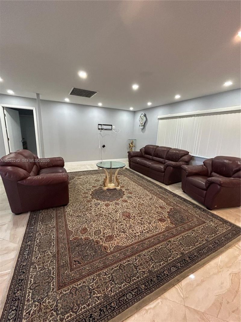 329 SE 3rd St, Unit 502S, Hallandale Beach, FL 33009 Photo
