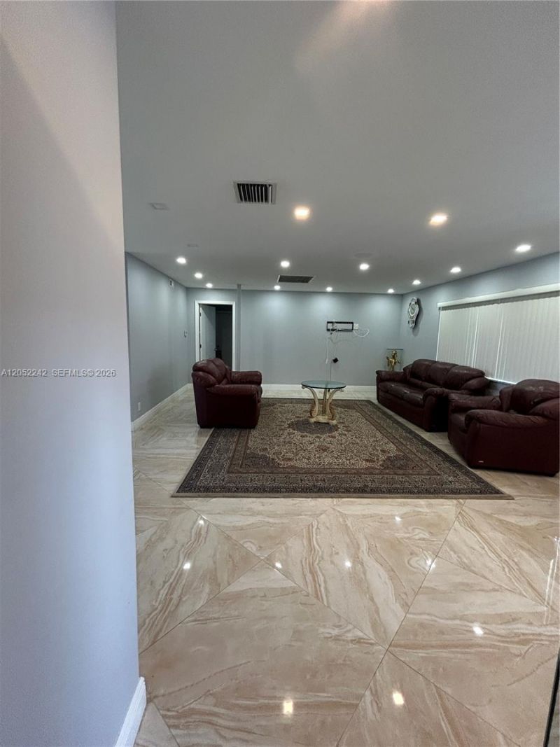 329 SE 3rd St, Unit 502S, Hallandale Beach, FL 33009 Photo
