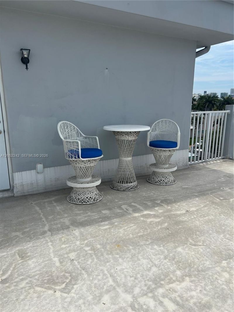 329 SE 3rd St, Unit 502S, Hallandale Beach, FL 33009 Photo