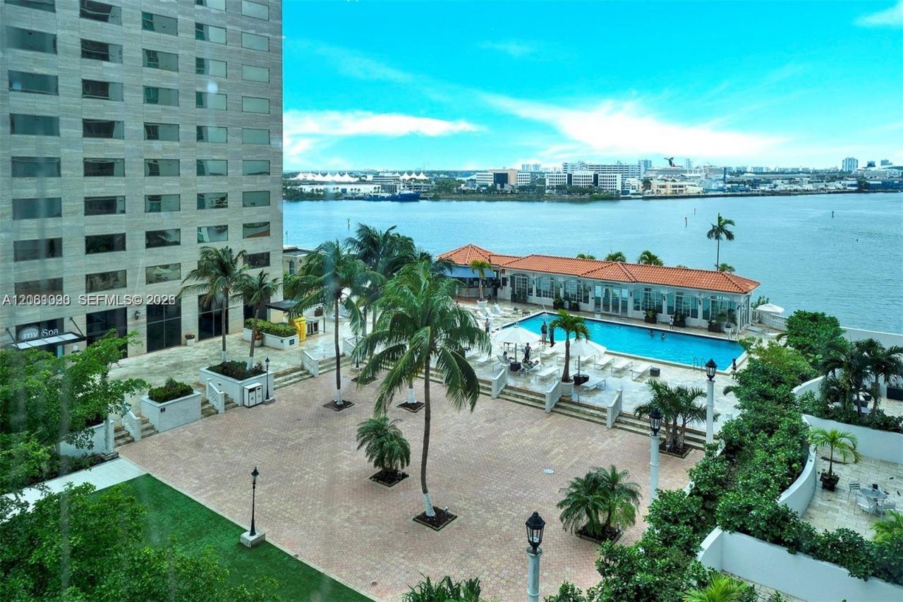325 S Biscayne Blvd, Unit 4316, Miami, FL 33131 Photo