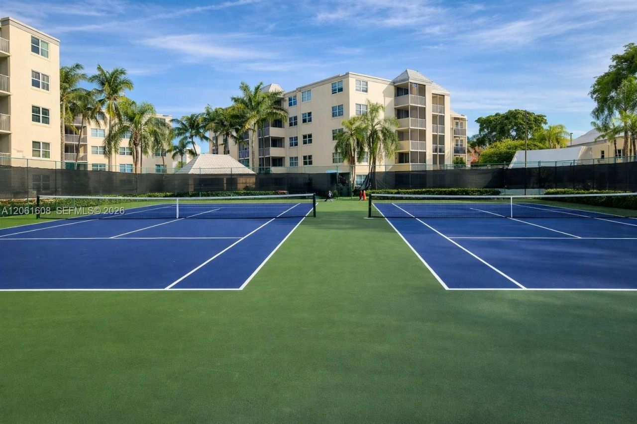 8363 Lake Dr, Unit 301, Doral, FL 33166 Photo