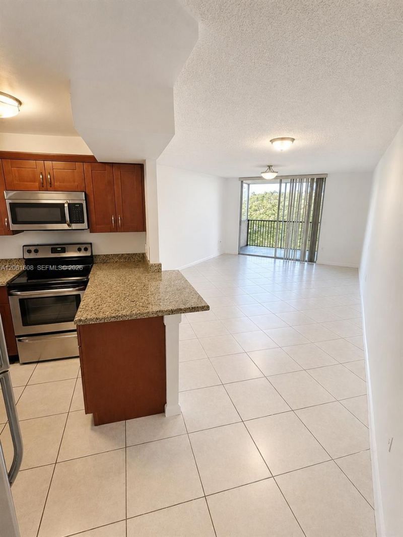 8363 Lake Dr, Unit 301, Doral, FL 33166 Photo