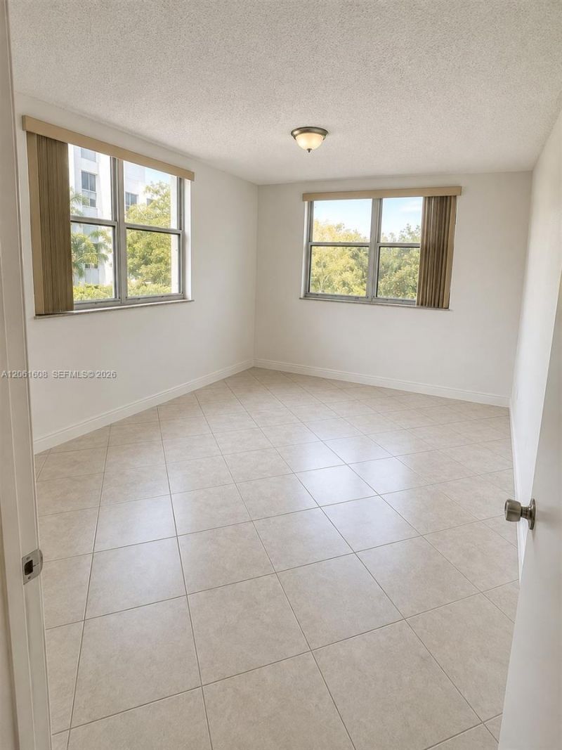 8363 Lake Dr, Unit 301, Doral, FL 33166 Photo