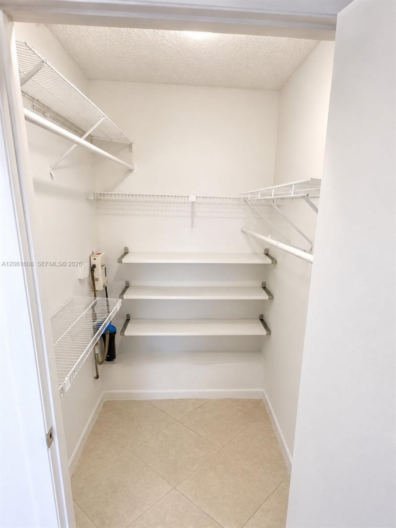 8363 Lake Dr, Unit 301, Doral, FL 33166 Photo