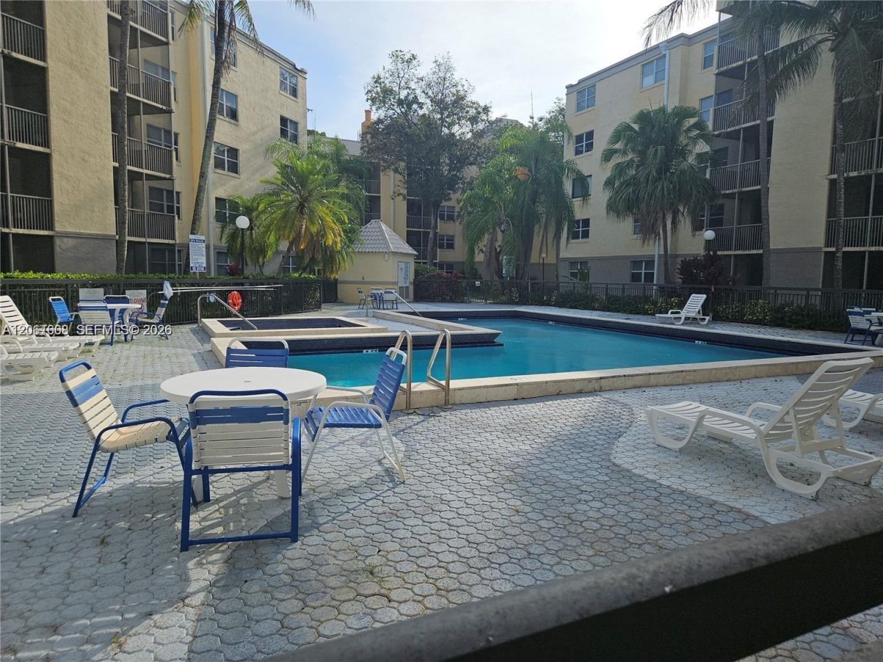 8363 Lake Dr, Unit 301, Doral, FL 33166 Photo
