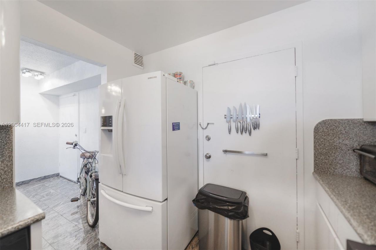430 Golden Isles Dr, Unit 306, Hallandale Beach, FL 33009 Photo