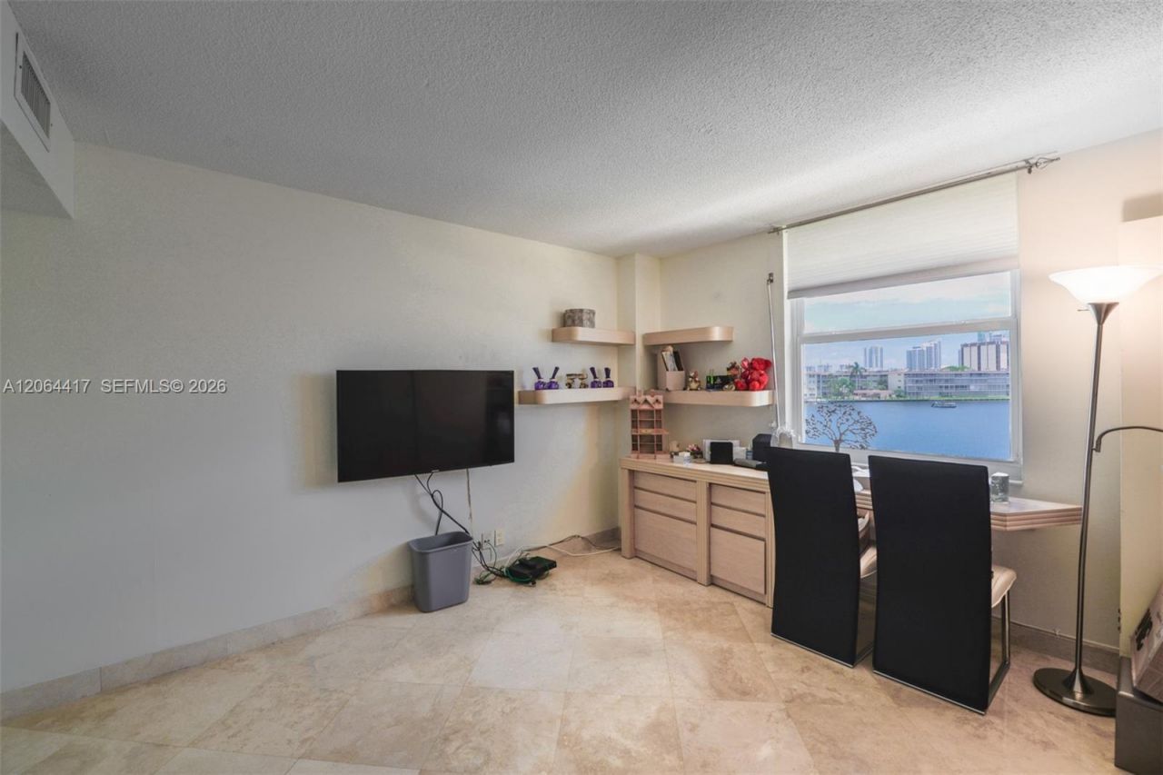 430 Golden Isles Dr, Unit 306, Hallandale Beach, FL 33009 Photo