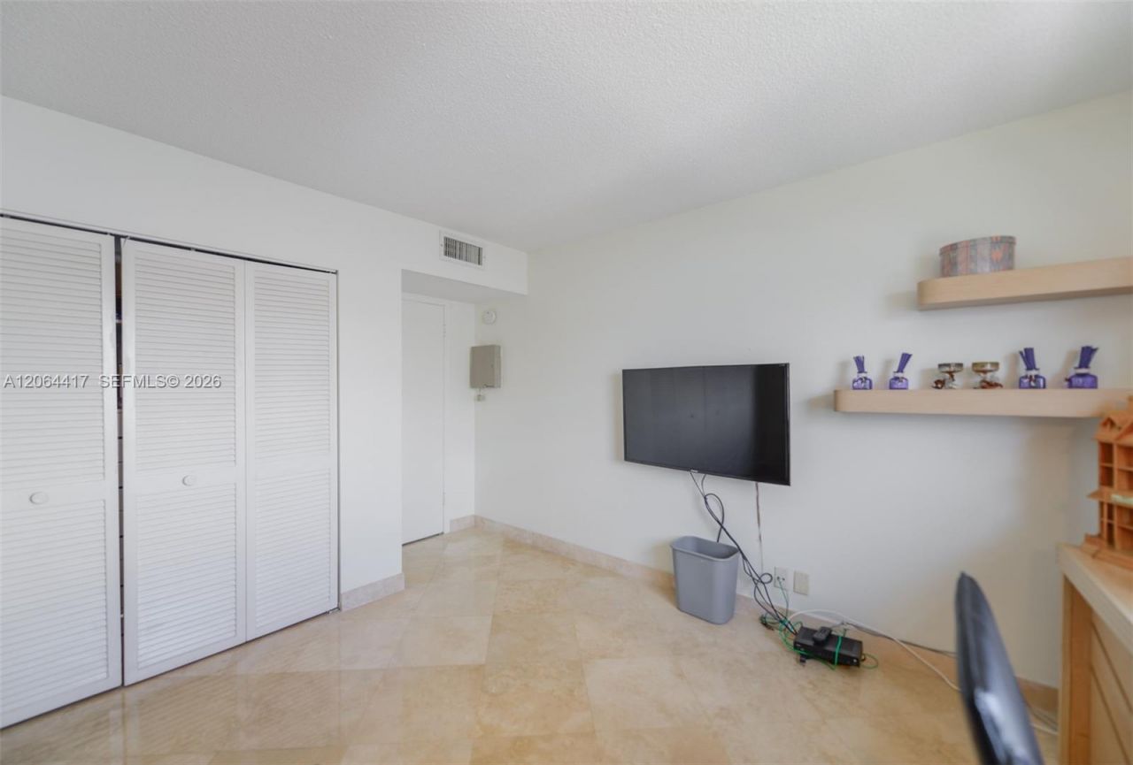 430 Golden Isles Dr, Unit 306, Hallandale Beach, FL 33009 Photo