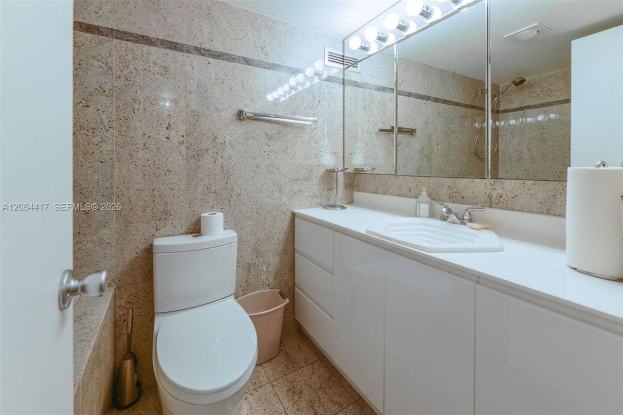 430 Golden Isles Dr, Unit 306, Hallandale Beach, FL 33009 Photo