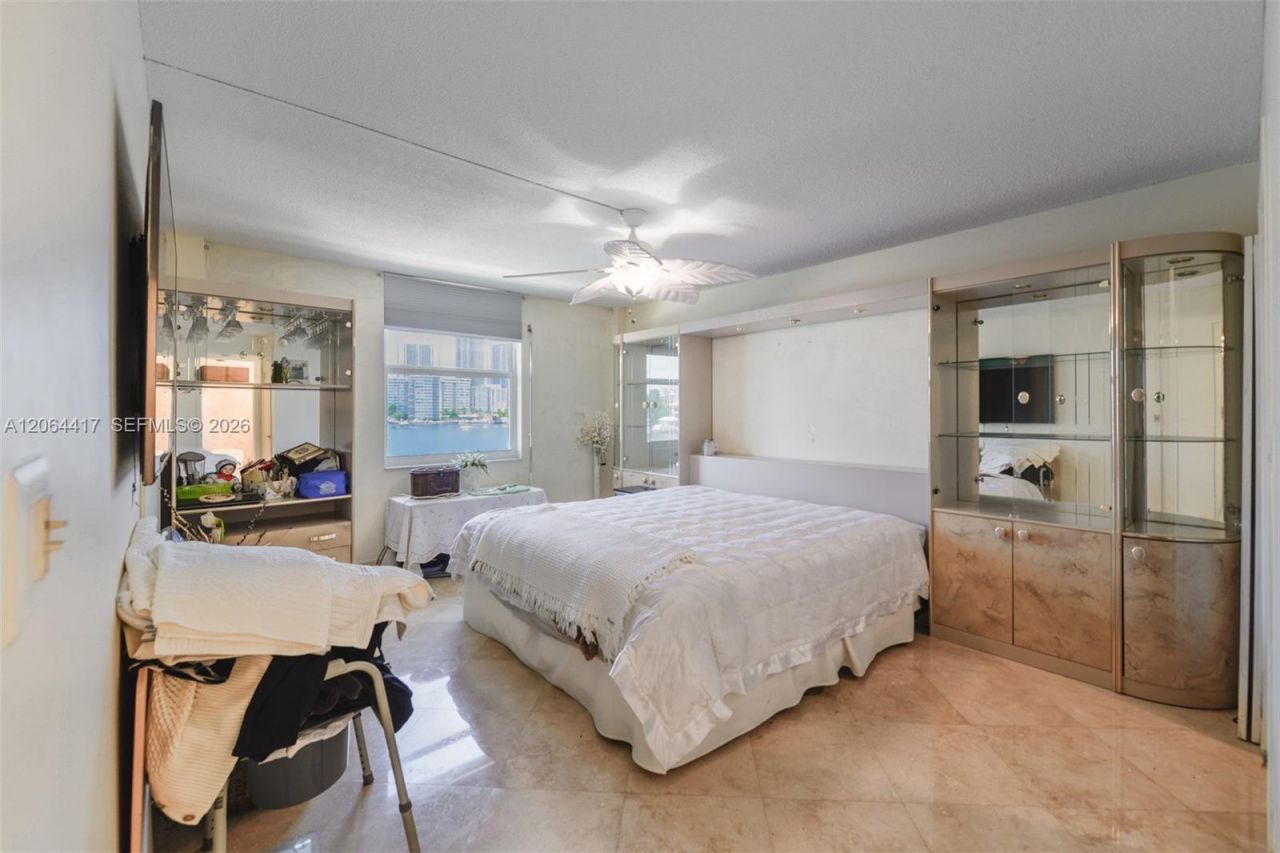 430 Golden Isles Dr, Unit 306, Hallandale Beach, FL 33009 Photo