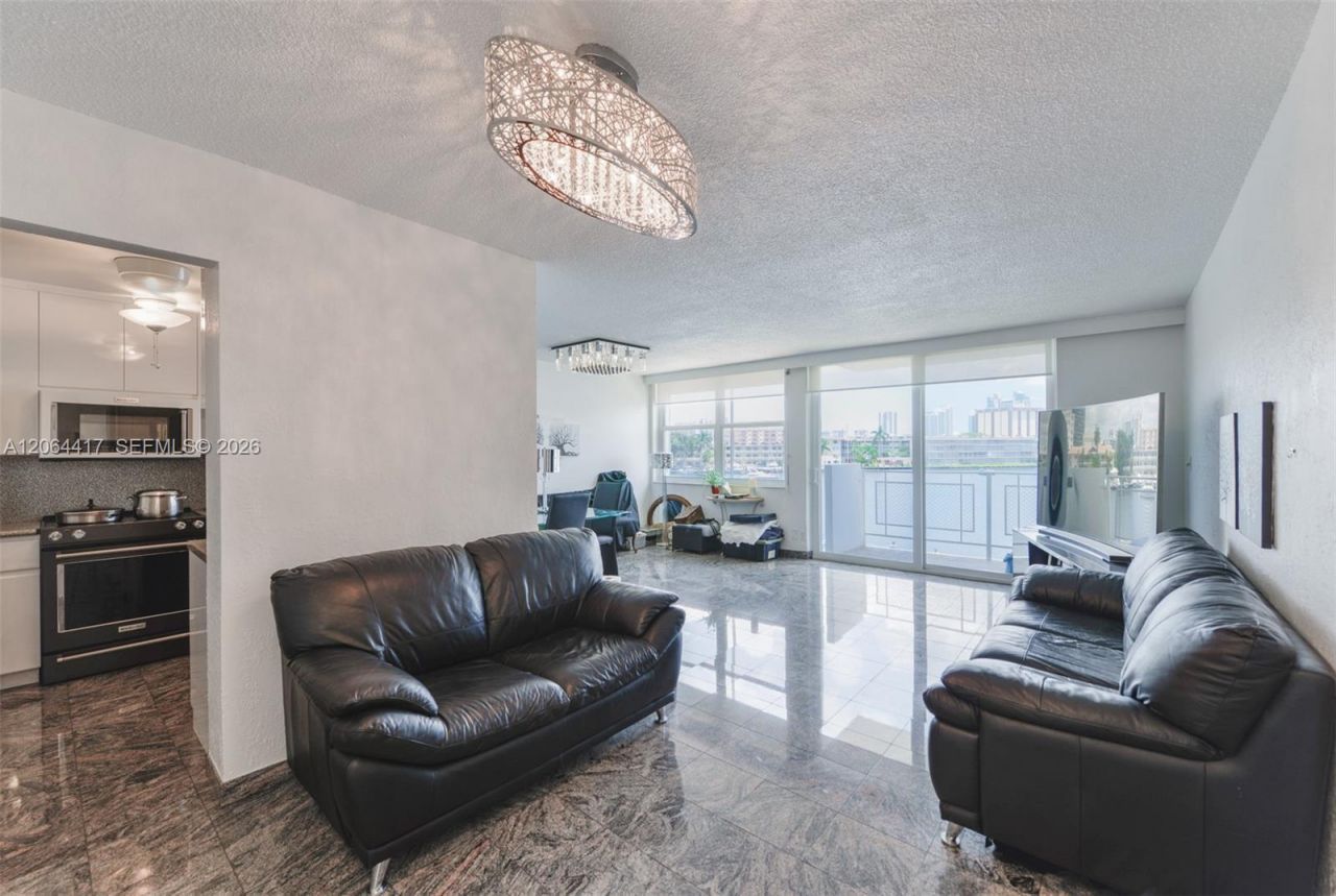 430 Golden Isles Dr, Unit 306, Hallandale Beach, FL 33009 Photo