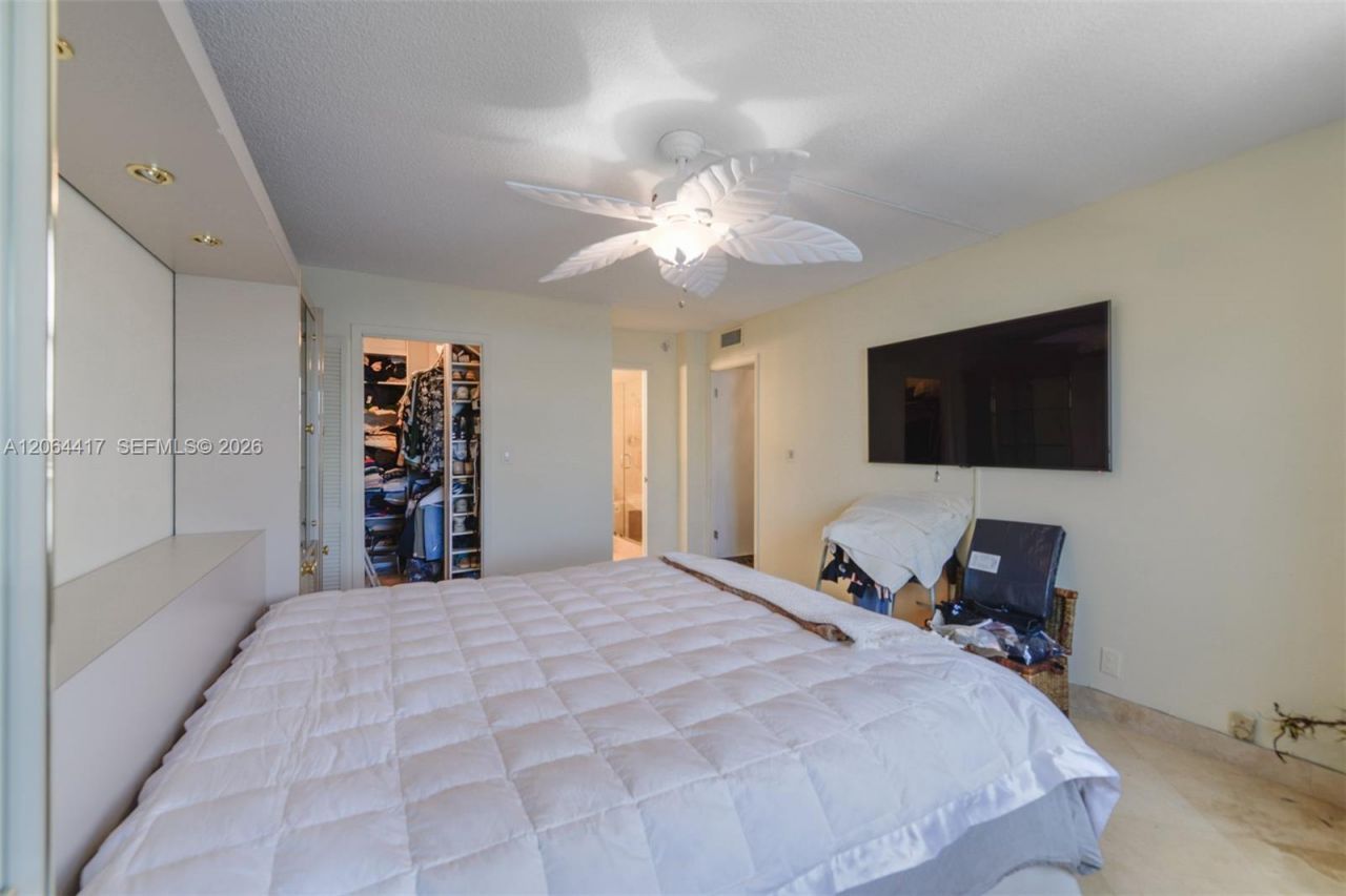 430 Golden Isles Dr, Unit 306, Hallandale Beach, FL 33009 Photo