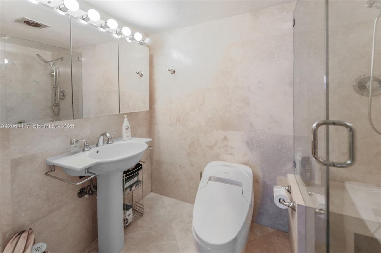 430 Golden Isles Dr, Unit 306, Hallandale Beach, FL 33009 Photo