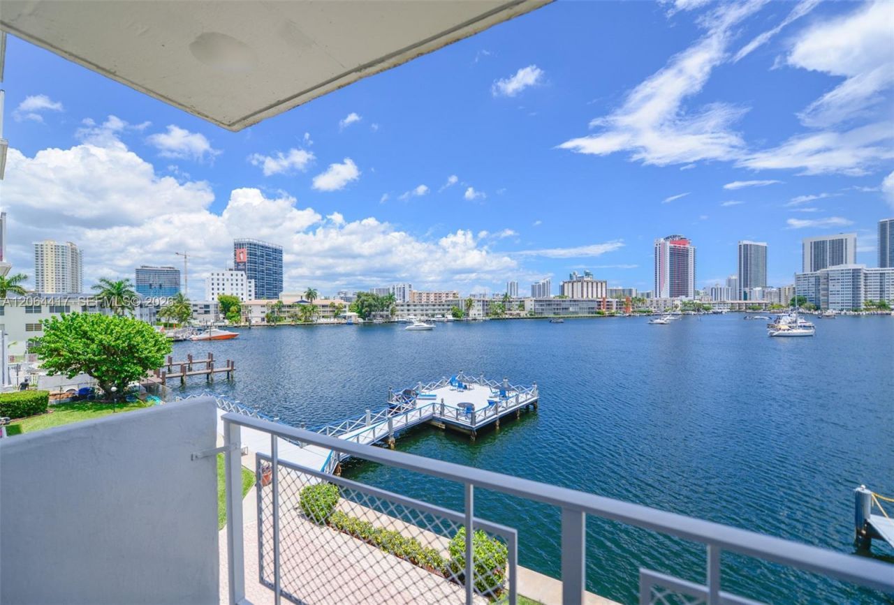 430 Golden Isles Dr, Unit 306, Hallandale Beach, FL 33009 Photo