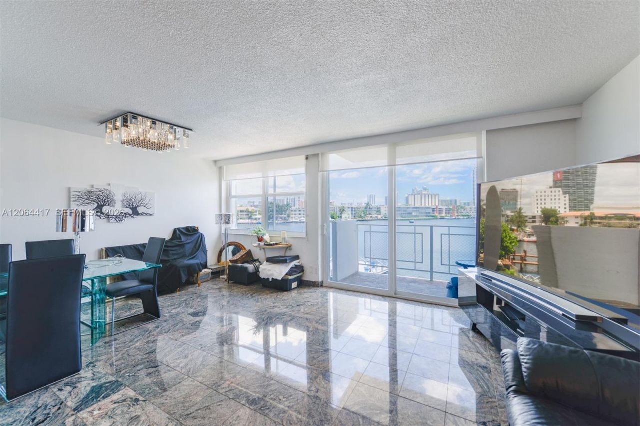 430 Golden Isles Dr, Unit 306, Hallandale Beach, FL 33009 Photo