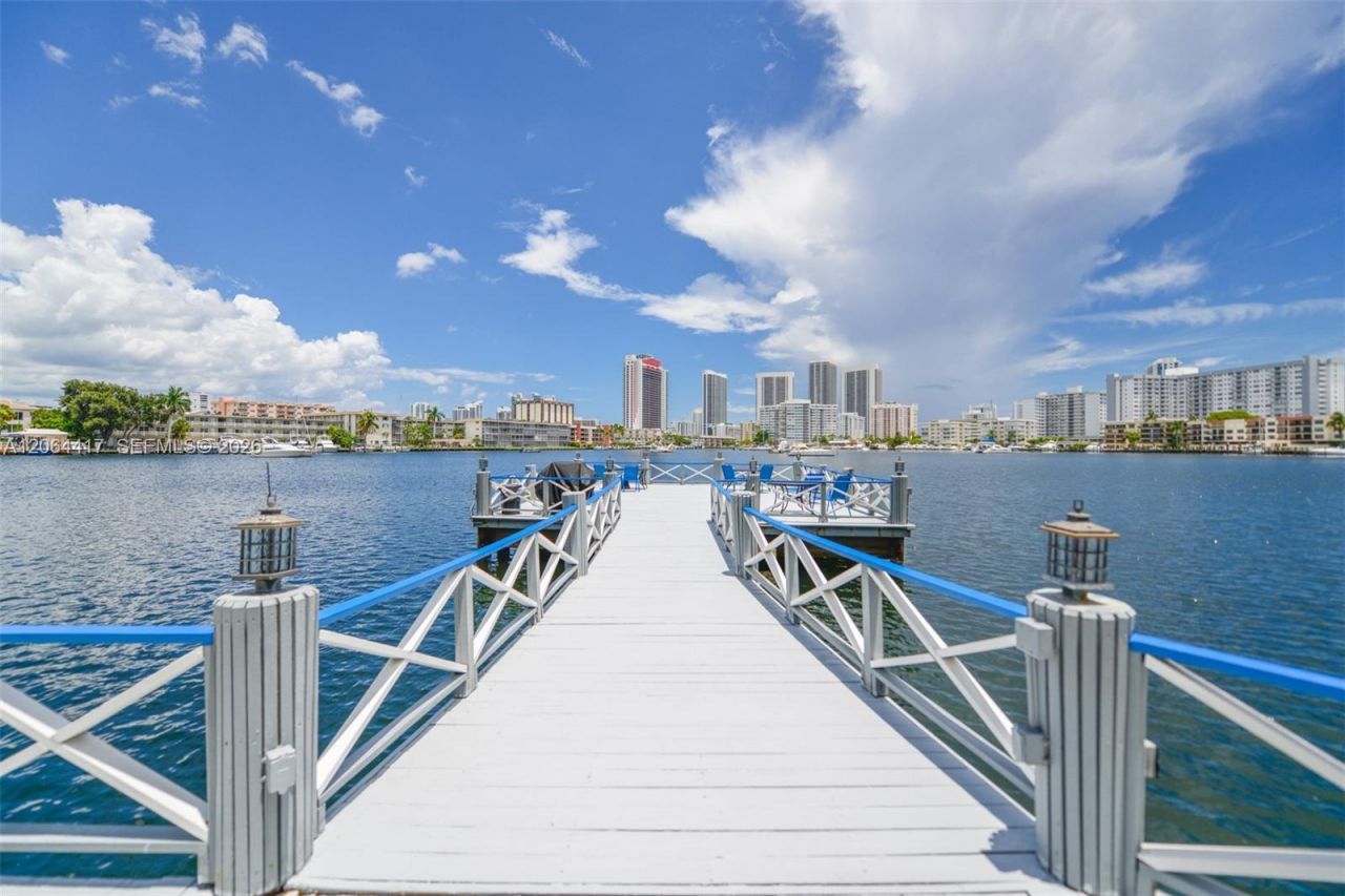430 Golden Isles Dr, Unit 306, Hallandale Beach, FL 33009 Photo