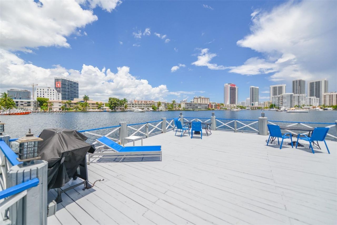 430 Golden Isles Dr, Unit 306, Hallandale Beach, FL 33009 Photo