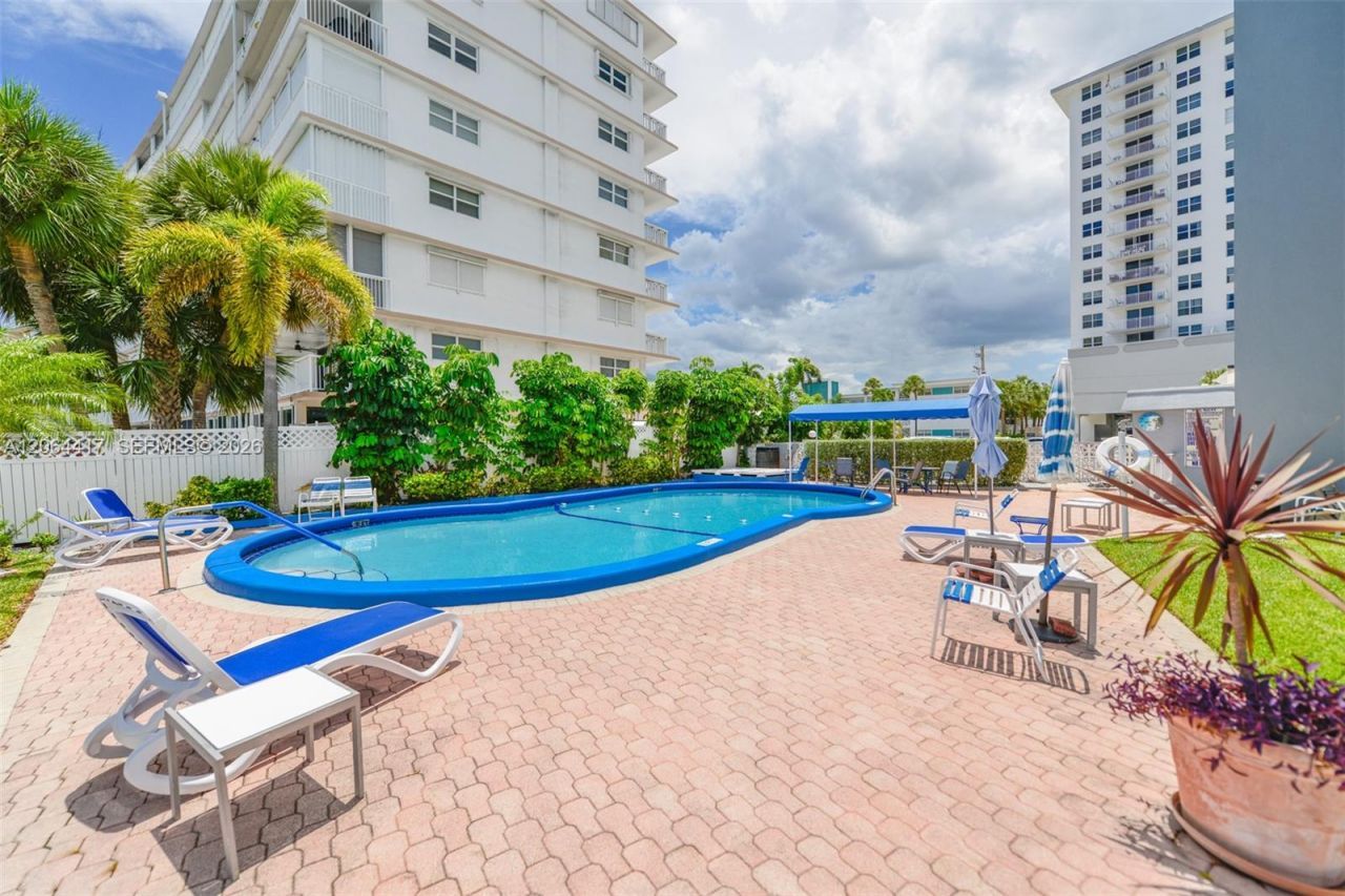 430 Golden Isles Dr, Unit 306, Hallandale Beach, FL 33009 Photo