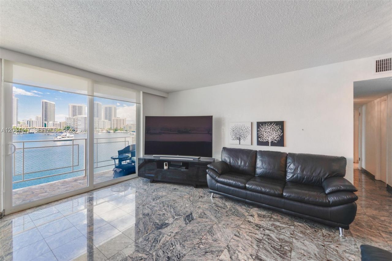 430 Golden Isles Dr, Unit 306, Hallandale Beach, FL 33009 Photo