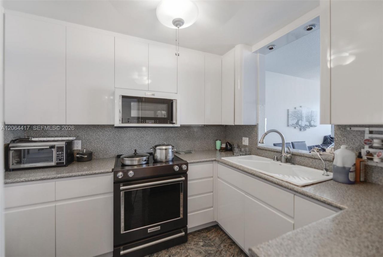 430 Golden Isles Dr, Unit 306, Hallandale Beach, FL 33009 Photo