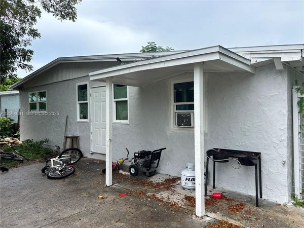 5442 Fourth Ave, Fort Myers, FL 33907